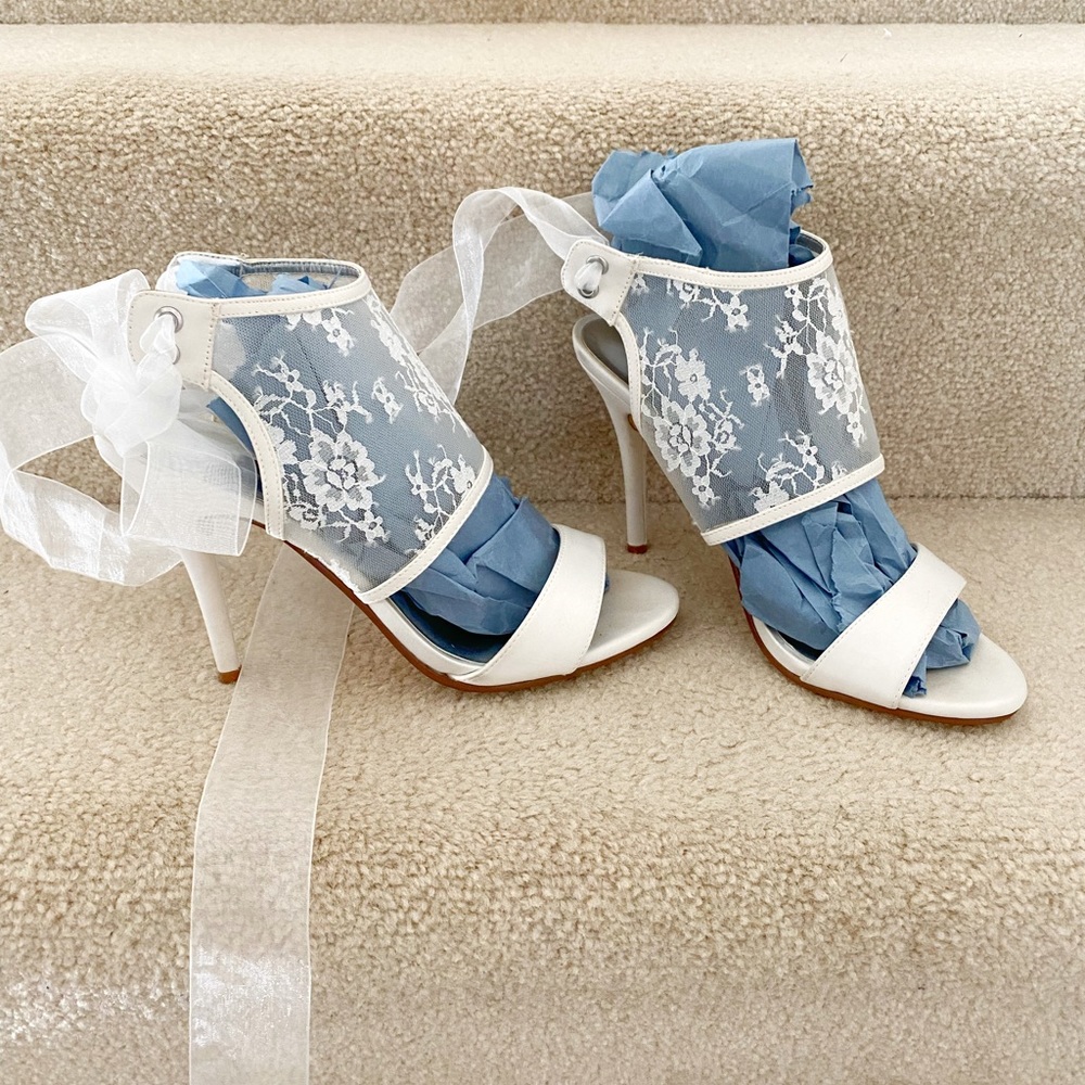 Wedding style heels. Wedding shoes.